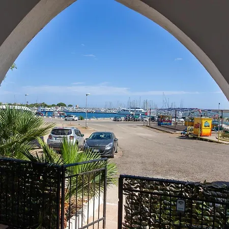 Beautiful House 350m From The La Caletta