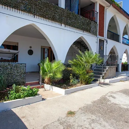 Appartement Beautiful House 350m From The