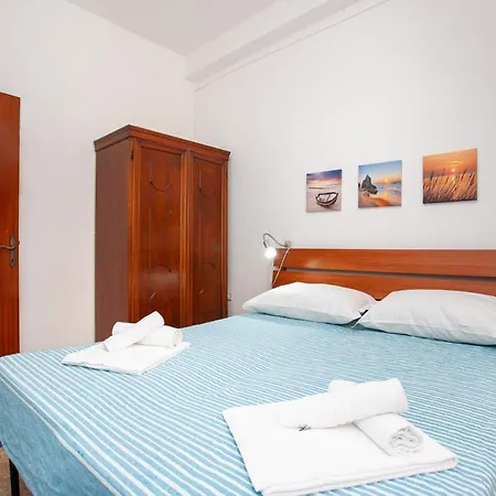 Beautiful House 350m From The Appartement La Caletta